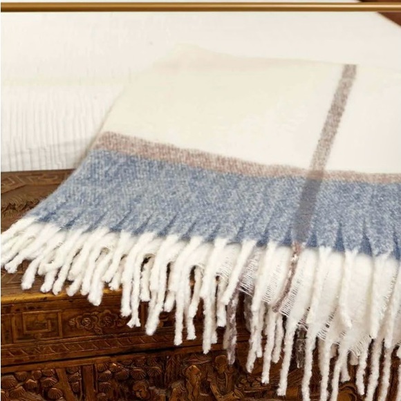 RockFlowerPaper Blue Cuddle Throw Blanket | 50" X 60"  NEW!! - Picture 5 of 12
